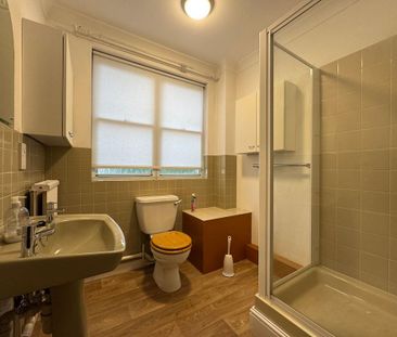 3 bedroom flat to rent - Photo 3