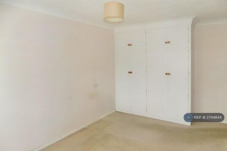 2 bedroom maisonette to rent - Photo 2