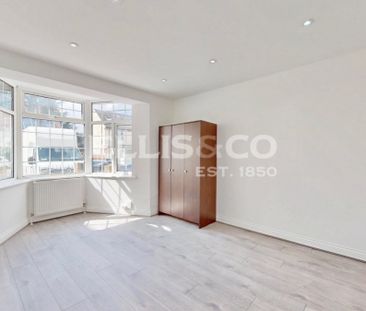 Thorn Close, UB5, Northolt - Photo 6