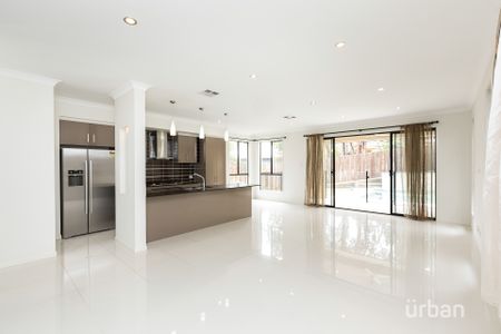 Stunning Family Home in Bardon - 56 Lorward Avenue - Photo 2