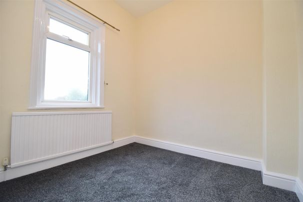 Manor Road, Ossett, West Yorkshire - Photo 1