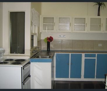 4 Bedroomed, semi rural, unfurnished, older type, clean, House - Photo 4