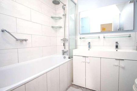 Queens Road, Kingston Upon Thames, KT2 - Photo 2