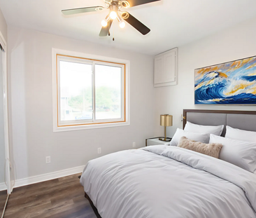**ALL INCLUSIVE** 2 Bedroom + Den in Welland!! - Photo 3