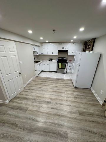 For Lease - 92 Evalene Court, Brampton, Ontario - Photo 2