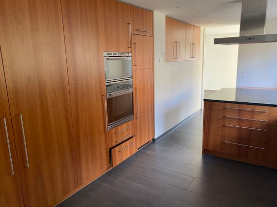 FOR RENT: beautiful and exclusive 5.5-room apartment on the 3rd floor - Photo 1