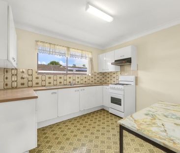 Cute Unit in Perfect Inner City Location - Photo 3