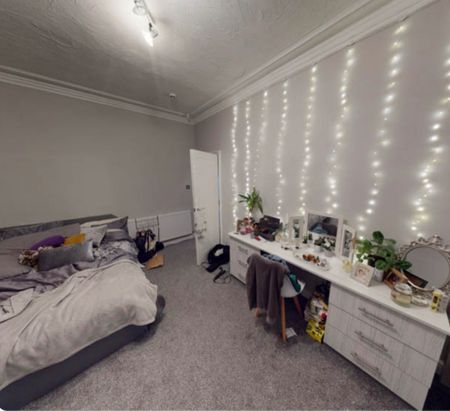 5 Bed - 5 Estcourt Terrace, Headingley, Leeds - LS6 3EX - Student - Photo 4
