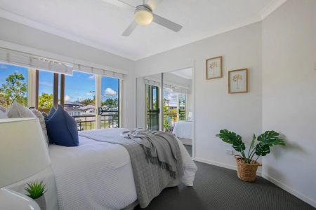 Renovated Apartment in Prime Location with Water & White Goods Included! - Photo 5