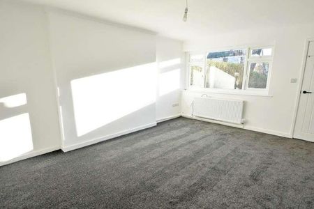 Heswall Drive, Walshaw, BL8 - Photo 2