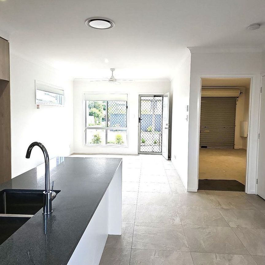 AVAIL 13/2/2026 - 3 BEDROOM TOWNHOUSE with 2 BATHROOMs & FULLY DUCTED AIR CON - Photo 1