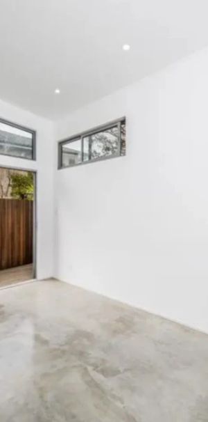 Light and Airy Modern Flat - Photo 1