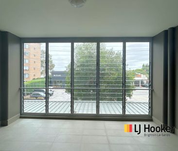 MODERN & SPACIOUS 2 BEDROOM + 2 BATHROOM APARTMENT WITH STUDY NOOK. - Photo 4