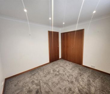 3 bedroom detached bungalow to rent - Photo 2