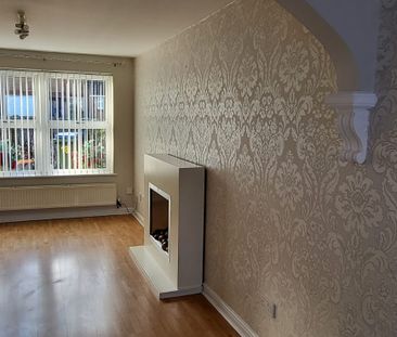 Modern Three Bedroom House for Rent in Titchfield Park - Photo 3