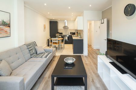 2 Bed Flat, Berwick Street, W1F - Photo 3