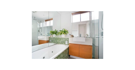 Stylish Townhouse with Private Garden and Double Garage - Photo 4