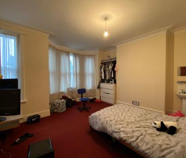 5 bedroom terraced house to rent - Photo 4