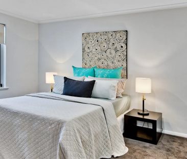 Single storey rear unit in small group of four! - Photo 4