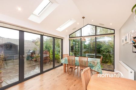 4 bedroom detached house to rent - Photo 2