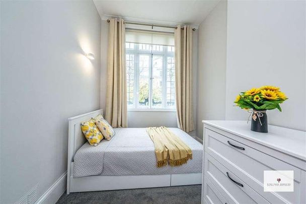 Queens Gardens, Lancaster Gate, London, W2 - Photo 1