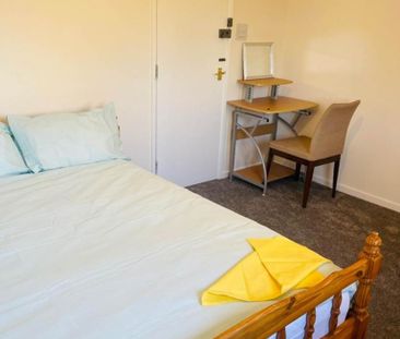 House share to rent - Photo 2