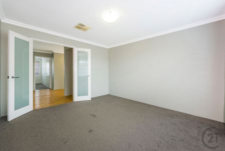 Coastal Comfort Family Home - Photo 4