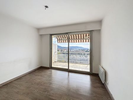 Location Appartement 2 pièces 51m² NICE 06100 - Photo 3