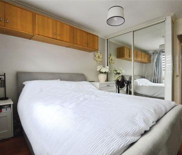 2 bedroom end of terrace house to rent - Photo 2