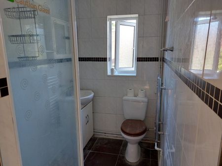 1 Bed Flat, Taylor Green, W3 - Photo 5