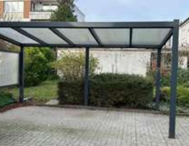 Charmante 2 Zimmer Altbauwohnung mit EBK, Terasse und Garten - Photo 1