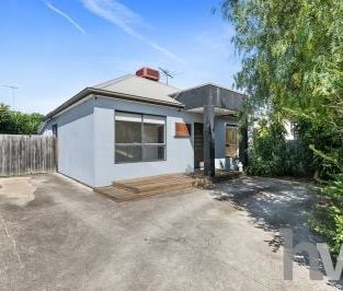 Three bedroom home in great location - Photo 4