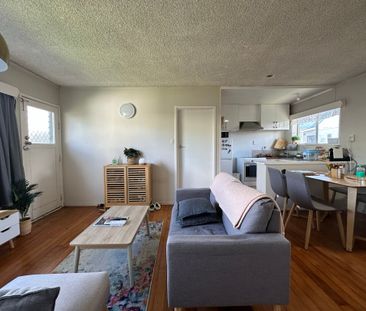 Charming Ground Floor Unit in the Heart of Mount Eden - Photo 2