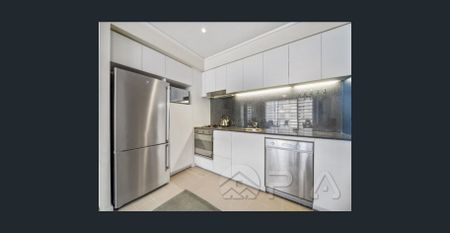 Modern One-Bedroom Apartment in the Heart of Ultimo - Photo 4