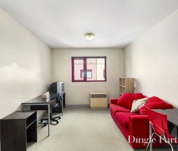CENTRAL LEAFY CARLTON LOCATION! - Photo 4