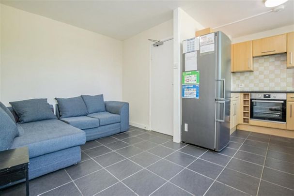 5 bedroom detached house to rent - Photo 1