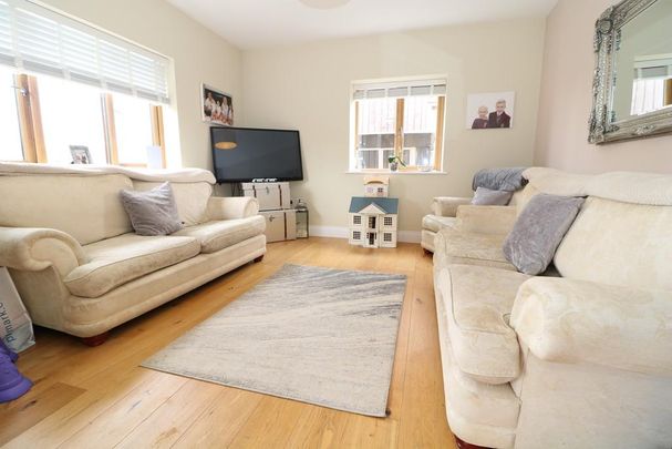 4 bedroom detached house to rent - Photo 1