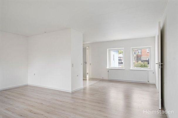 Rækkehus med nyere køkken og gulve i boligen - Foto 1