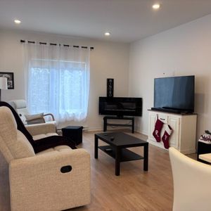 **Disponible Mars 2026** 3 chambres à coucher 2 salle de bain Appartement 5 1/2 spacieux - Photo 2