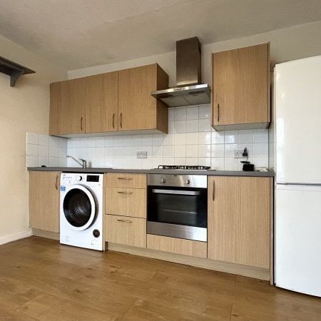 Brunswick Road, Shoreham-by-Sea, BN43 2 bedroom flat to rent - Photo 1