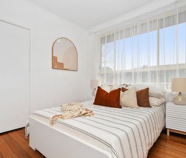 Quiet Court Living in a Prime Frankston South Locale - Photo 4