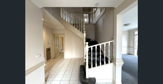 Spacious Executive Family Home for Rent - Photo 1