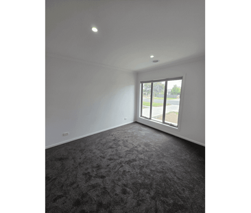 BRAND NEW TOWNHOUSE CLOSE TO EVERYTHING - Photo 4