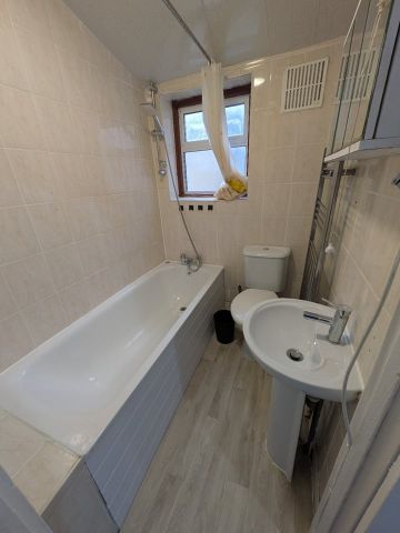 2 Bed Flat, Fanshawe Avenue, IG11 - Photo 5