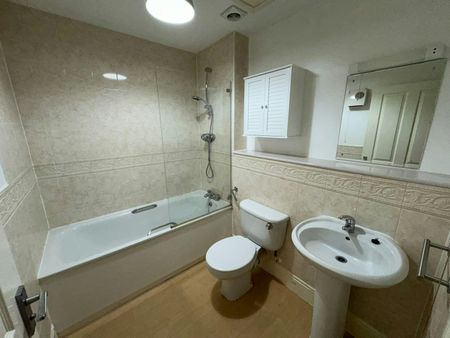 Flat to rent on - Photo 5