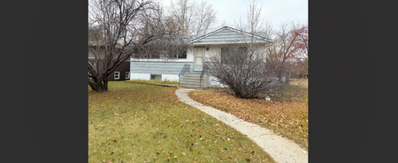 3 Bedroom Main Floor – Great Location! - Photo 5