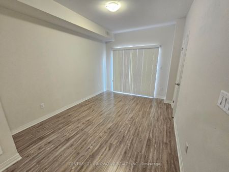 Condo Townhouse For Lease | E8122184 - Photo 3