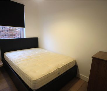 Elmcroft Crescent, - Photo 3