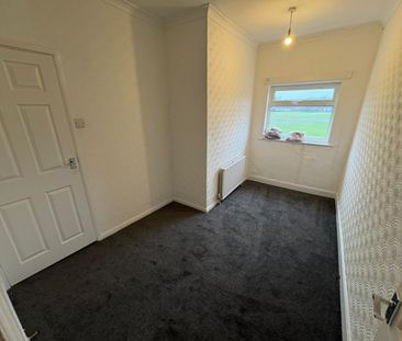 2 bed Terraced - To Let - Photo 4