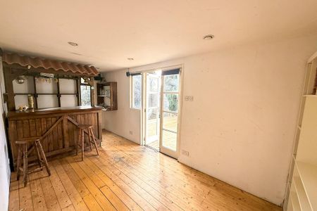 4 bedroom semi-detached house to rent - Photo 2